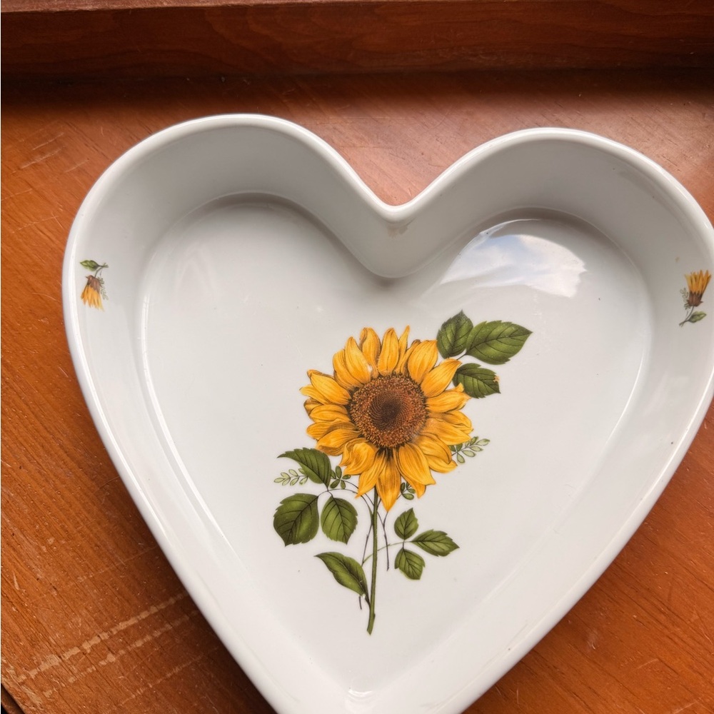 Heart-Shaped Sunflower Dish